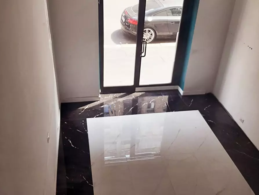 Immagine 16 di Negozio in affitto  in Via Casoretto  a Milano