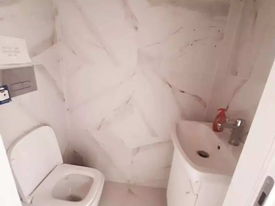 Immagine 6 di Negozio in affitto  in Via Casoretto  a Milano