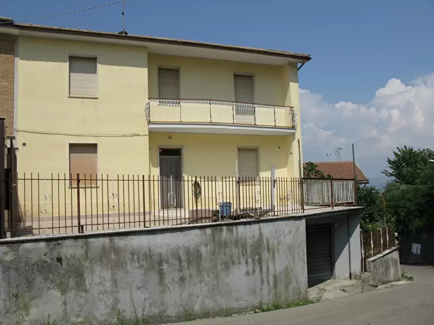 Immagine 1 di Casa indipendente in vendita  in via g.verdi a Montecalvo Irpino