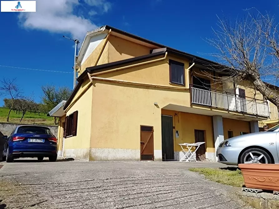 Immagine 1 di Casa indipendente in vendita  in via san vito a Montecalvo Irpino