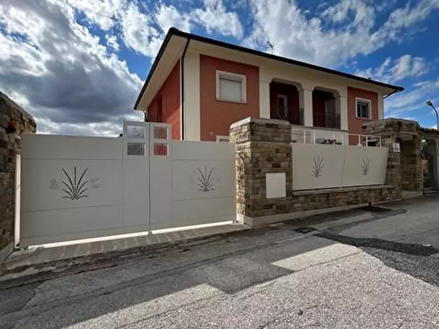 Immagine 1 di Villa in vendita  in via villa caracciolo a Ariano Irpino
