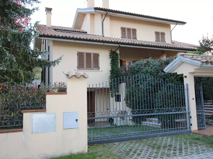 Immagine 1 di Villa in vendita  in via ugo foscolo a Appignano Del Tronto