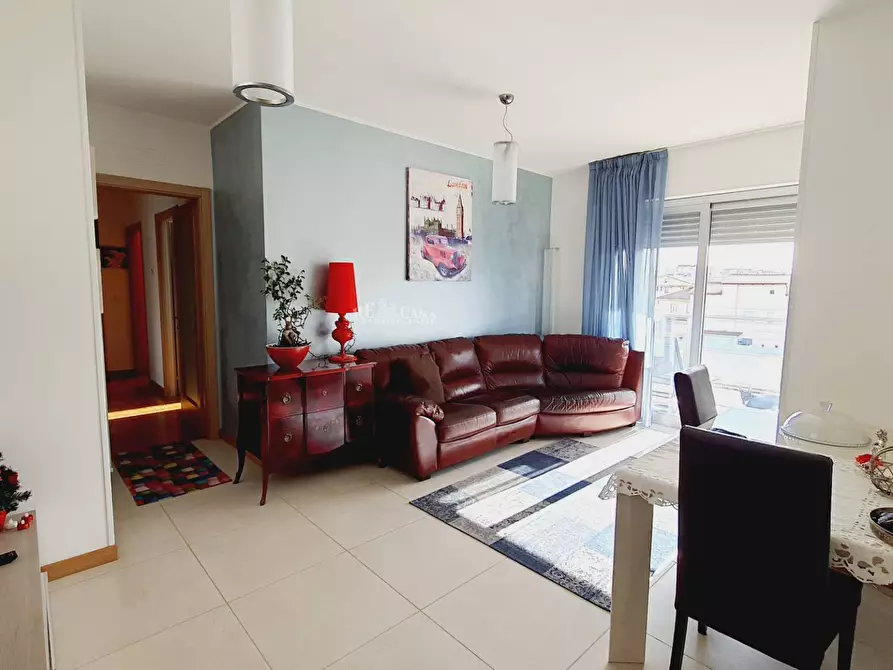 Immagine 1 di Appartamento in vendita  in via duca d'aosta a Alba Adriatica