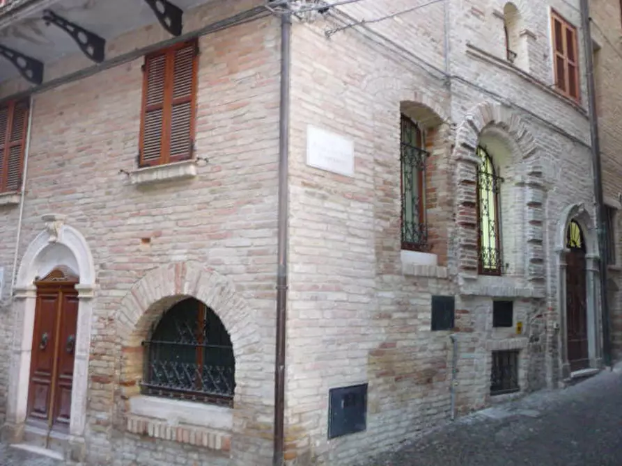 Immagine 1 di Villa in vendita  a Monsampolo Del Tronto