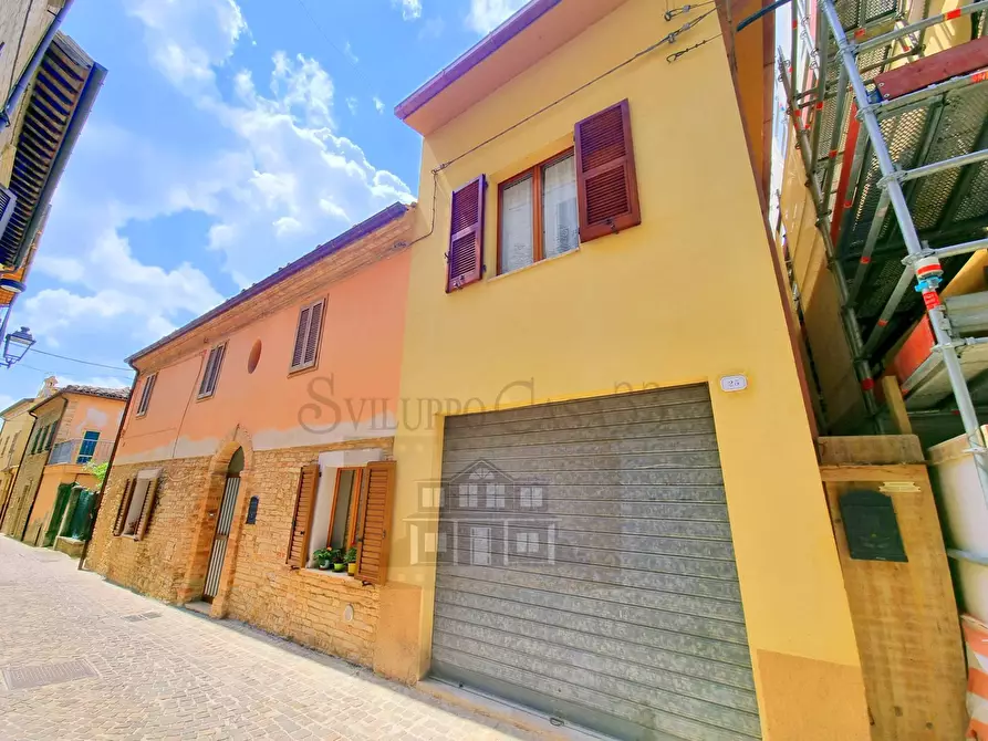 Immagine 1 di Villa in vendita  a Appignano Del Tronto