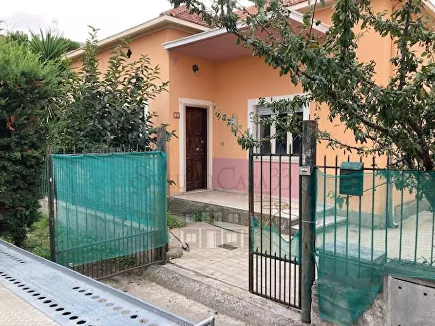Immagine 1 di Villa in vendita  a Alba Adriatica