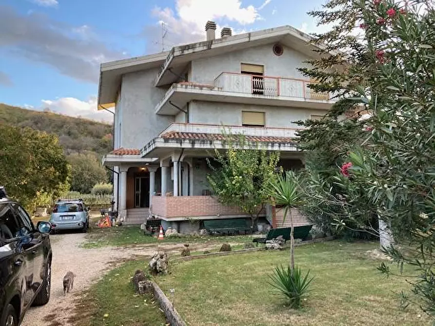 Immagine 1 di Villa in vendita  a Ancarano