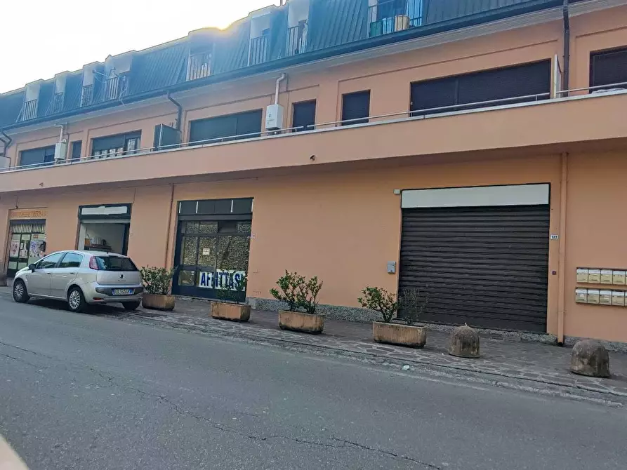 Immagine 1 di Magazzino in affitto  in Montorfano a Barni