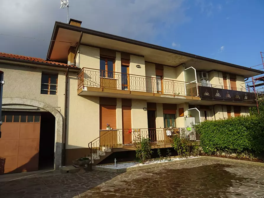 Immagine 1 di Villa in vendita  in piazza contarina a Montebelluna