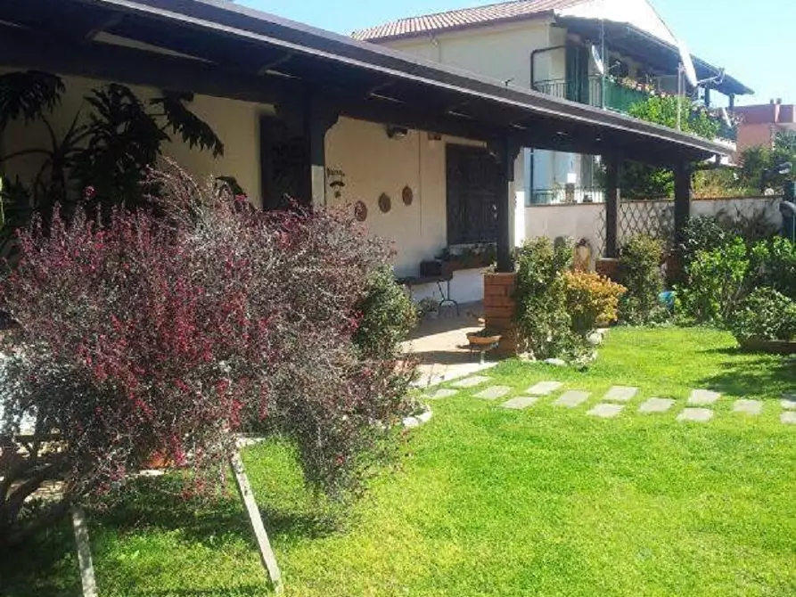 Immagine 1 di Villa in vendita  in via masseria vecchia a Giugliano In Campania