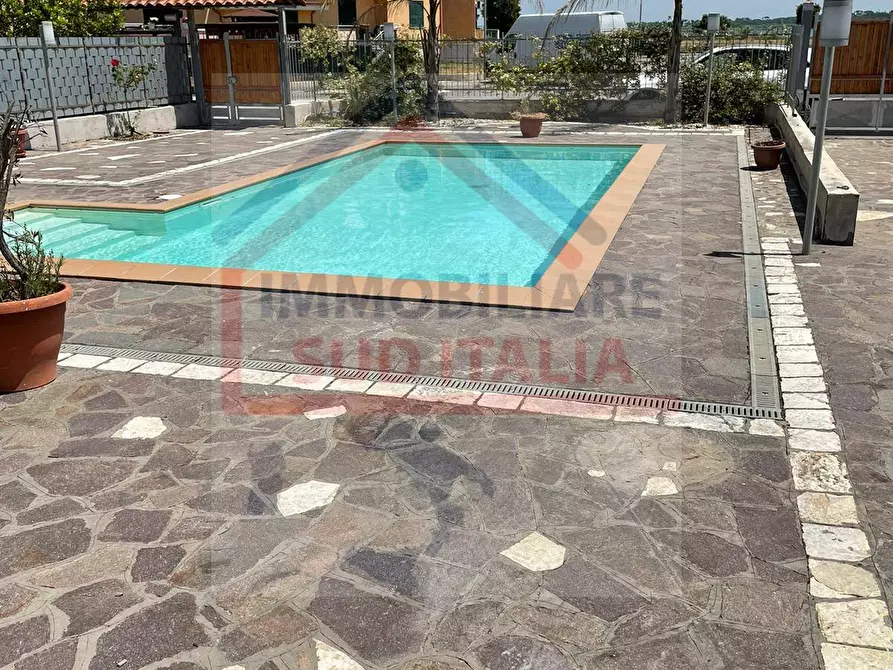 Immagine 1 di Villa in affitto  in via domitiana a Cancello Ed Arnone