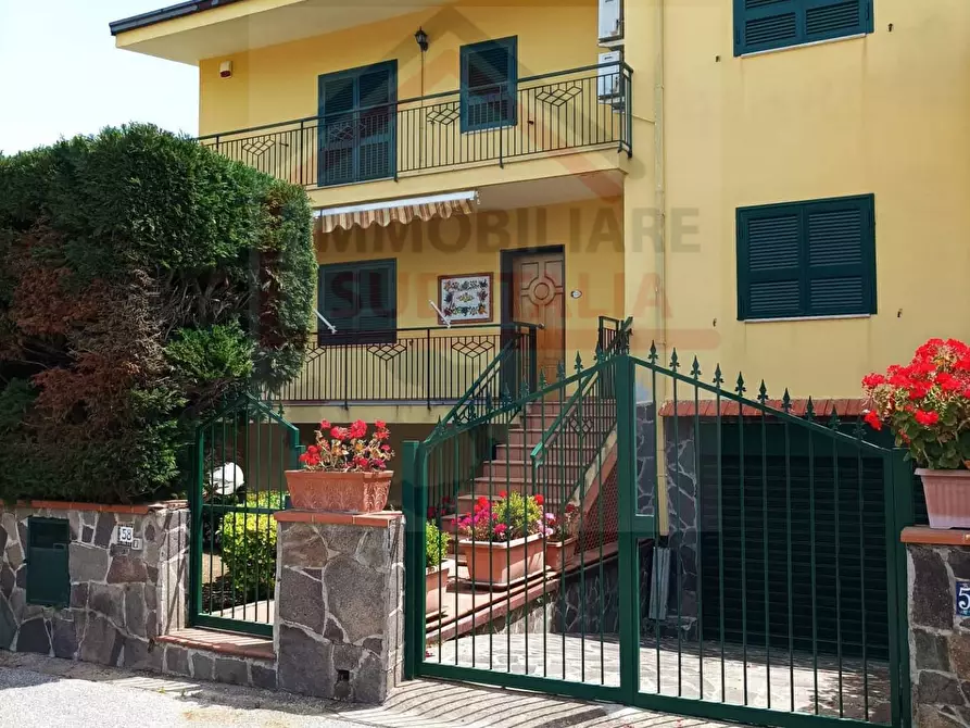 Immagine 1 di Villa in affitto  in via madonna del pantano a Giugliano In Campania