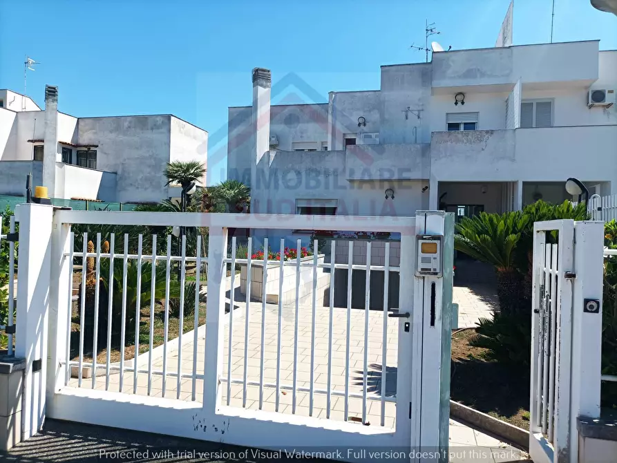 Immagine 1 di Villa in vendita  in via ripuaria a Giugliano In Campania