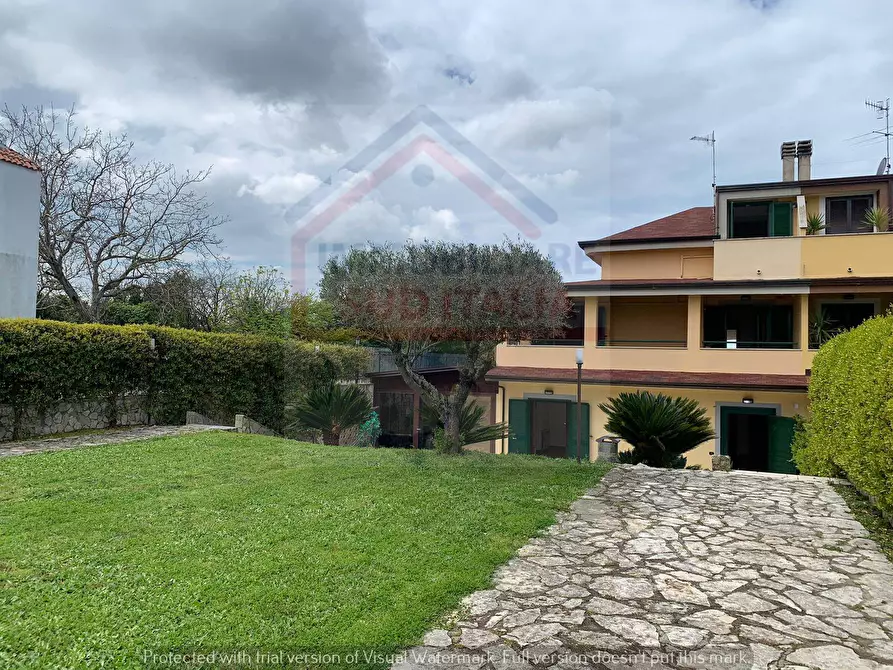 Immagine 1 di Villa in affitto  in via ripuaria a Giugliano In Campania
