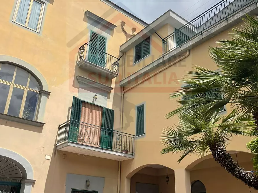 Immagine 1 di Villa in vendita  in via cumana a Giugliano In Campania