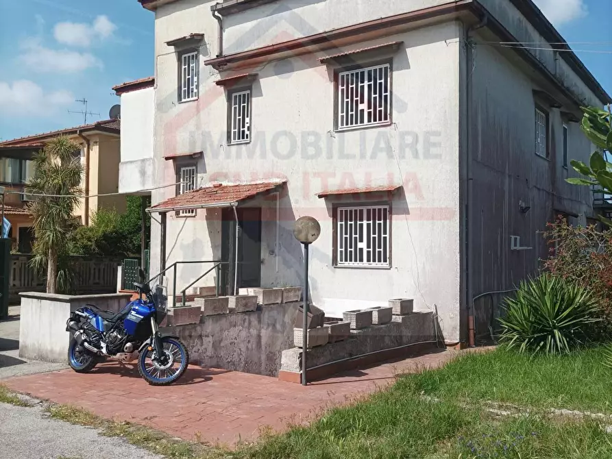 Immagine 1 di Villa in affitto  in via madonna del pantano a Giugliano In Campania