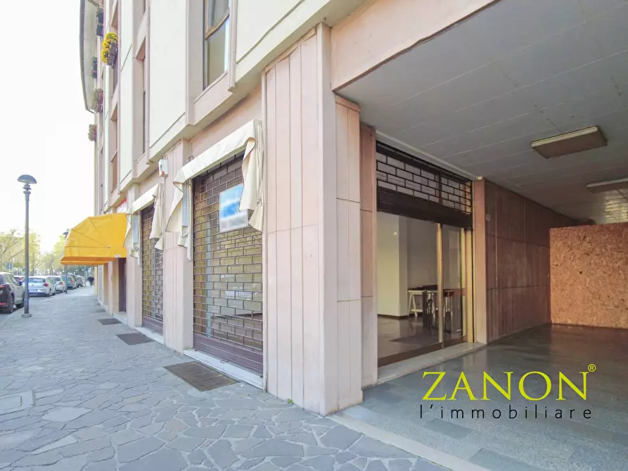 Immagine 1 di Locale commerciale in affitto  in via Alcide de Gasperi a Gorizia