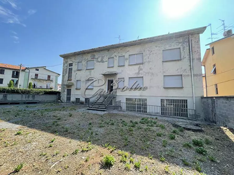 Immagine 1 di Palazzo in vendita  in Via Resegone a Cantu'