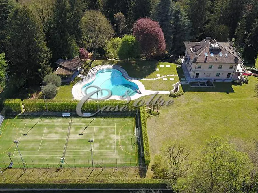 Immagine 1 di Villa in vendita  in Via Parini a Cadorago