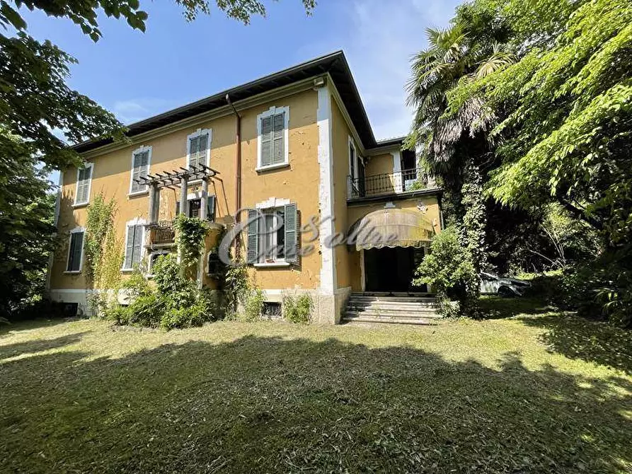 Immagine 1 di Villa in vendita  in Via Marinotti a Cadorago