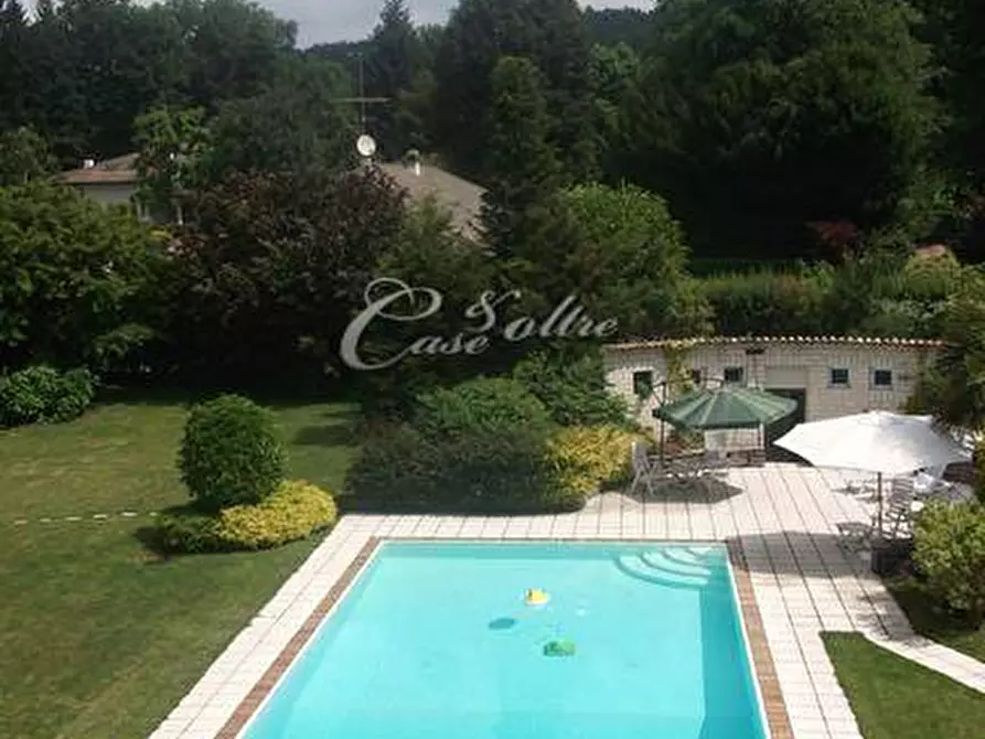 Immagine 1 di Villa in vendita  in Strada Privata del Faggio a Arosio