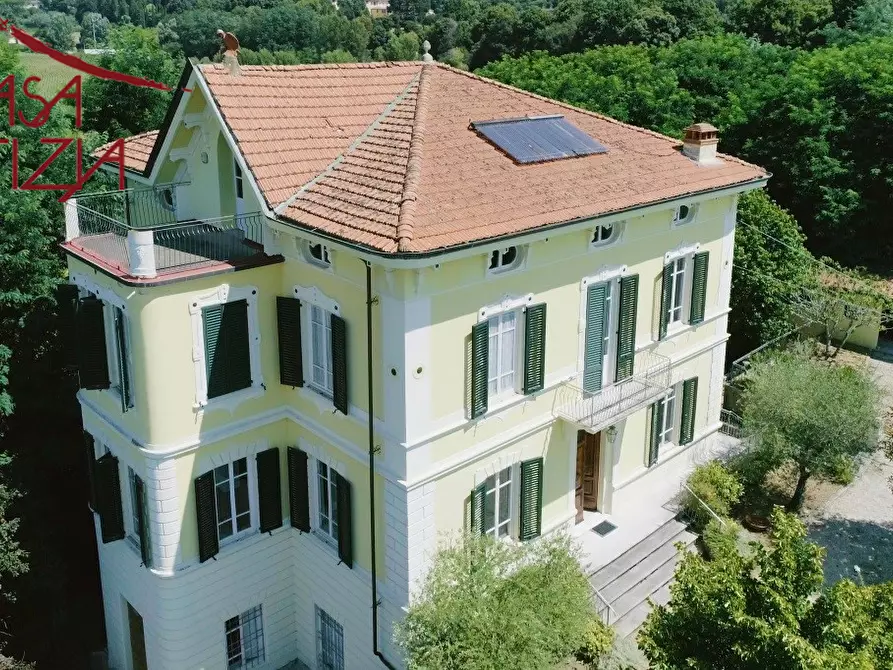 Immagine 1 di Villa in vendita  in Via Della Fraga a Capannori