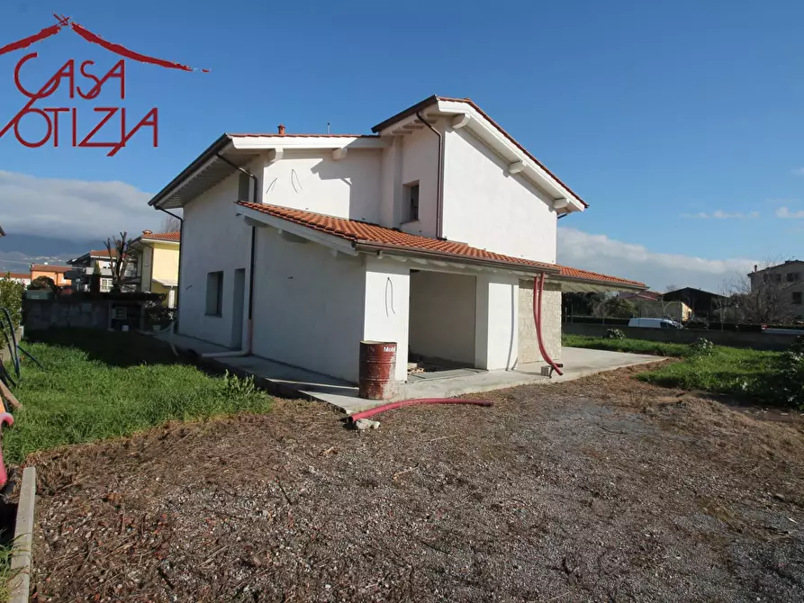 Immagine 1 di Villa in vendita  in Via delle Suore a Capannori