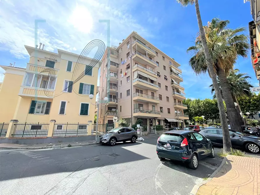 Immagine 1 di Appartamento in vendita  in piazza europa a Albenga