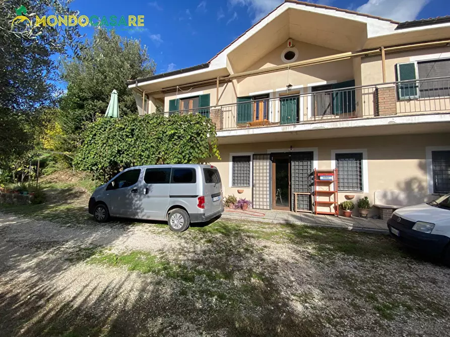 Immagine 1 di Villa in vendita  in via maremmana inferiore a Casape