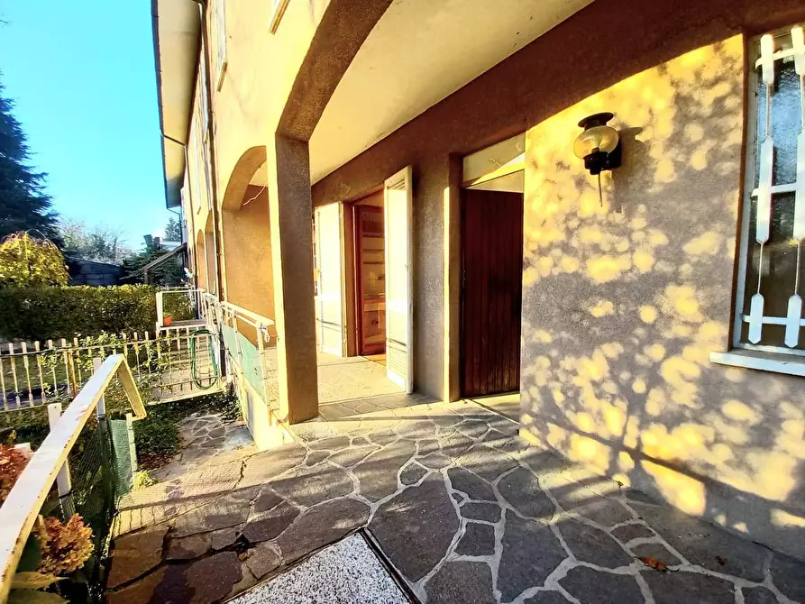 Immagine 1 di Villa in vendita  in via san giacomo a Arese