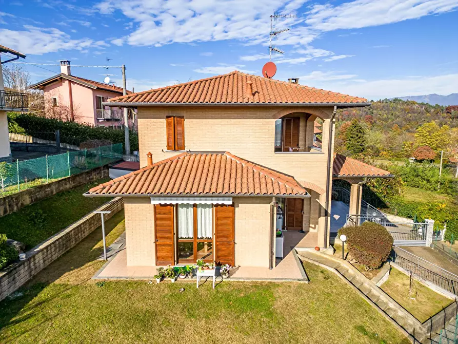 Immagine 1 di Villa in vendita  in Via D.C.Murena a Barasso