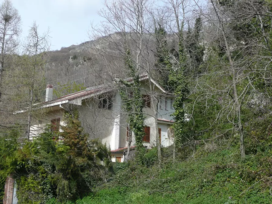 Immagine 1 di Villa in vendita  in FORCA DI VALLE a Isola Del Gran Sasso D'italia
