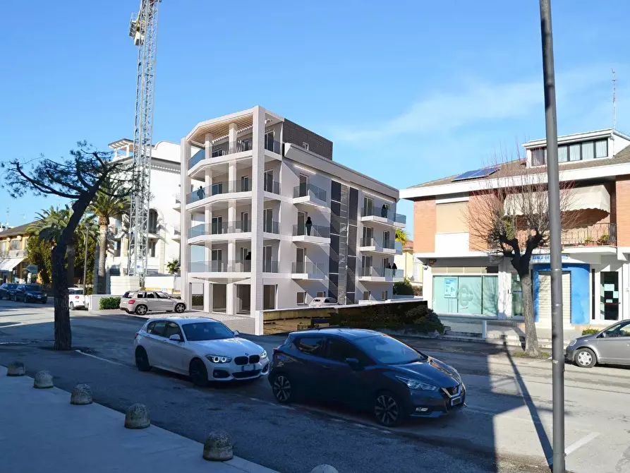 Immagine 1 di Appartamento in vendita  in viale mazzini a Alba Adriatica