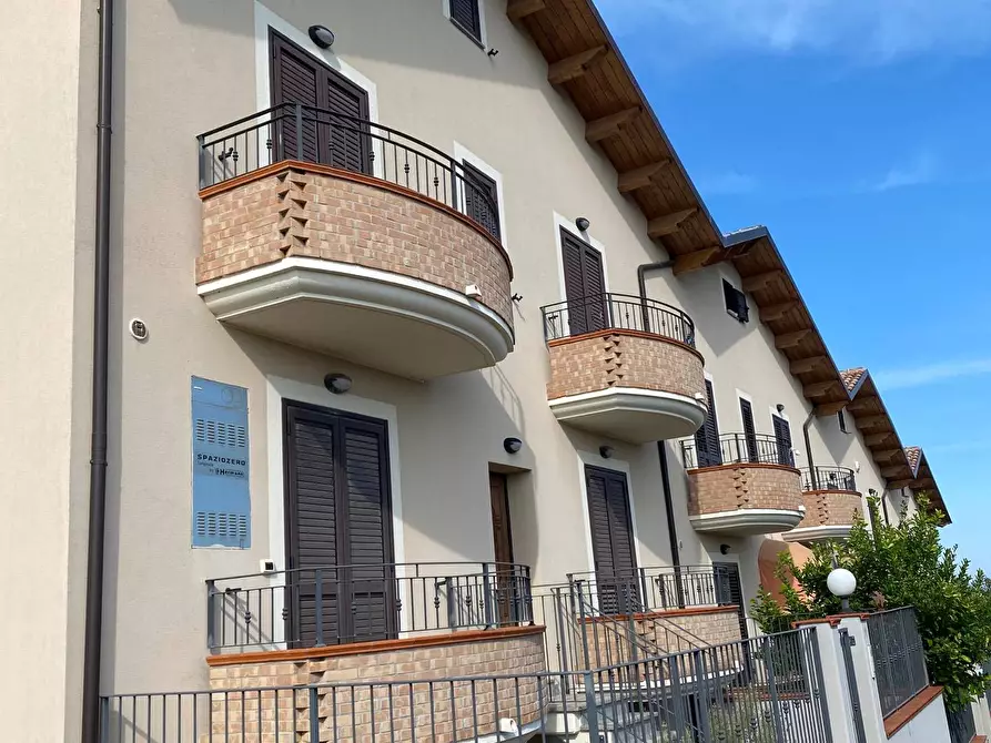 Immagine 1 di Villa in vendita  in Via Colle Nasone a Mosciano Sant'angelo
