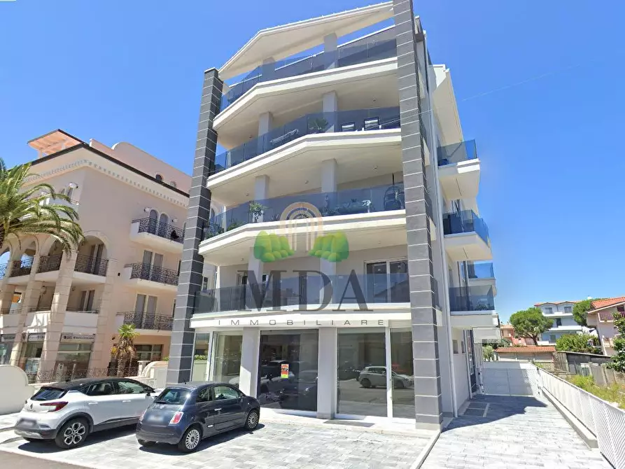 Immagine 1 di Appartamento in vendita  in Viale Mazzini a Alba Adriatica