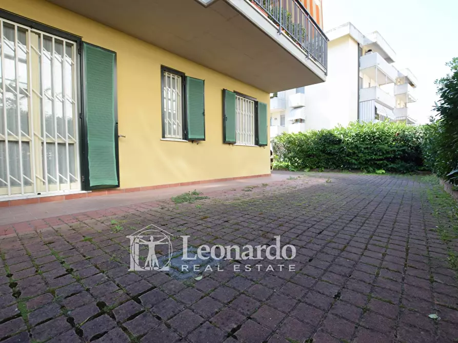 Immagine 1 di Appartamento in vendita  in via di Montramito a Viareggio