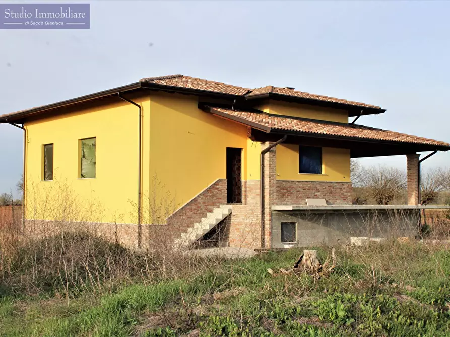 Immagine 1 di Villa in vendita  in Via Alberti a Lungavilla