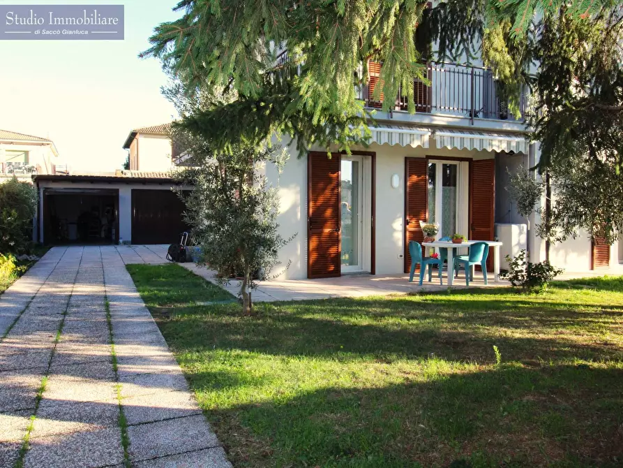 Immagine 1 di Villa in vendita  in Via Fossati Busca a Bressana Bottarone