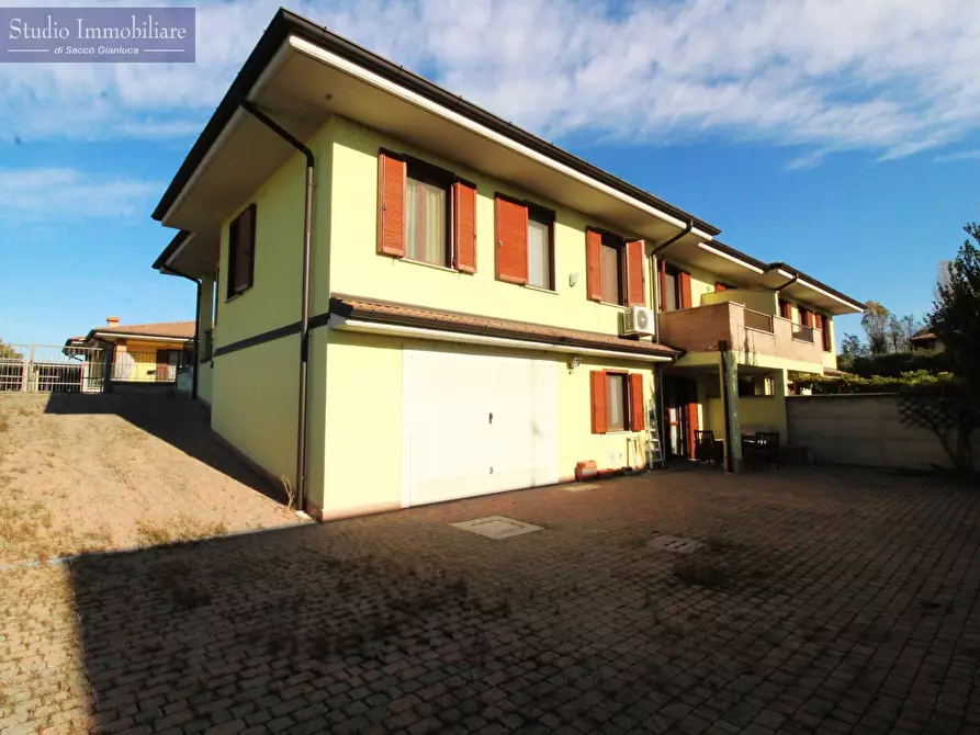 Immagine 1 di Villa in vendita  in Via Paolo Borsellino a Bressana Bottarone