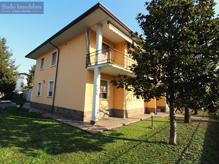 Immagine 1 di Villa in vendita  in Via Don Minzoni a Bressana Bottarone