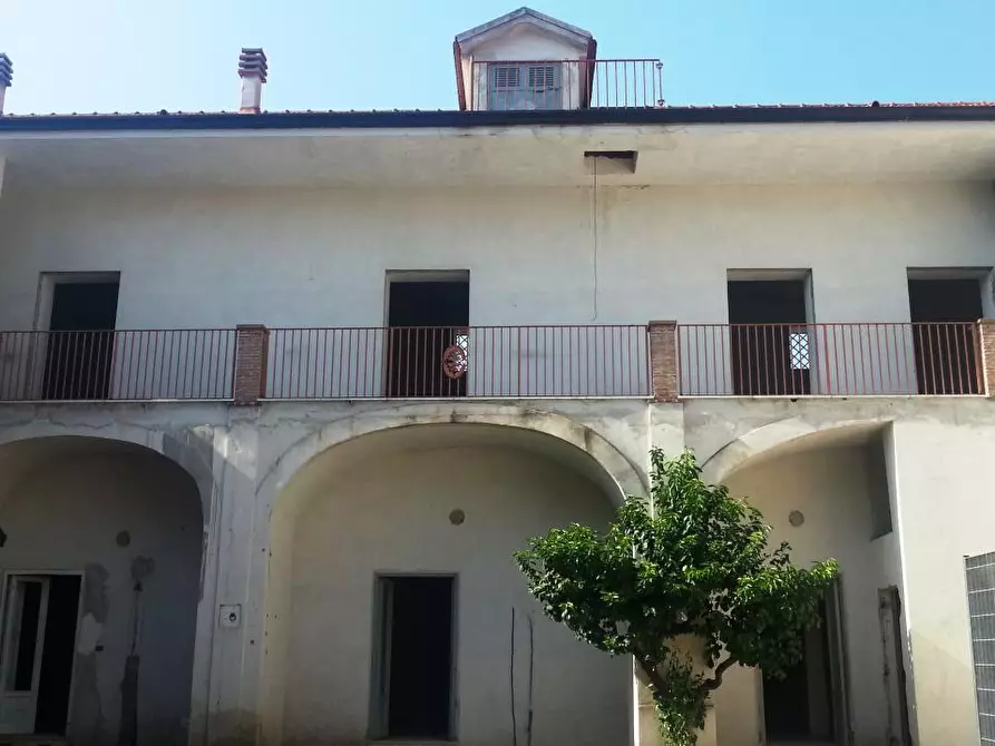 Immagine 1 di Palazzo in vendita  in via di puglia a Santa Maria Capua Vetere