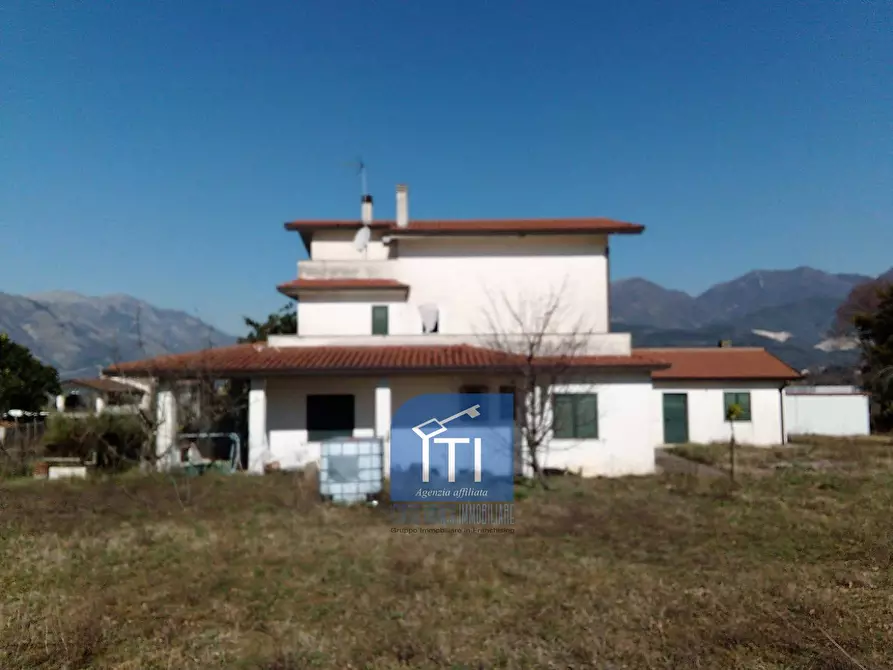 Immagine 1 di Villa in vendita  in via Ceccafosca a Sant'elia Fiumerapido