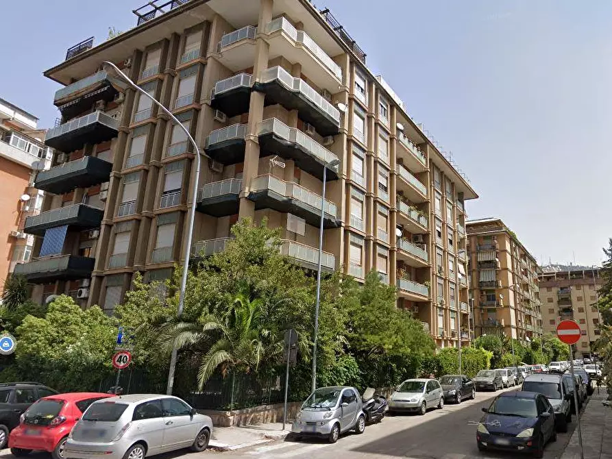 Immagine 1 di Appartamento in vendita  in Piazza Europa a Palermo