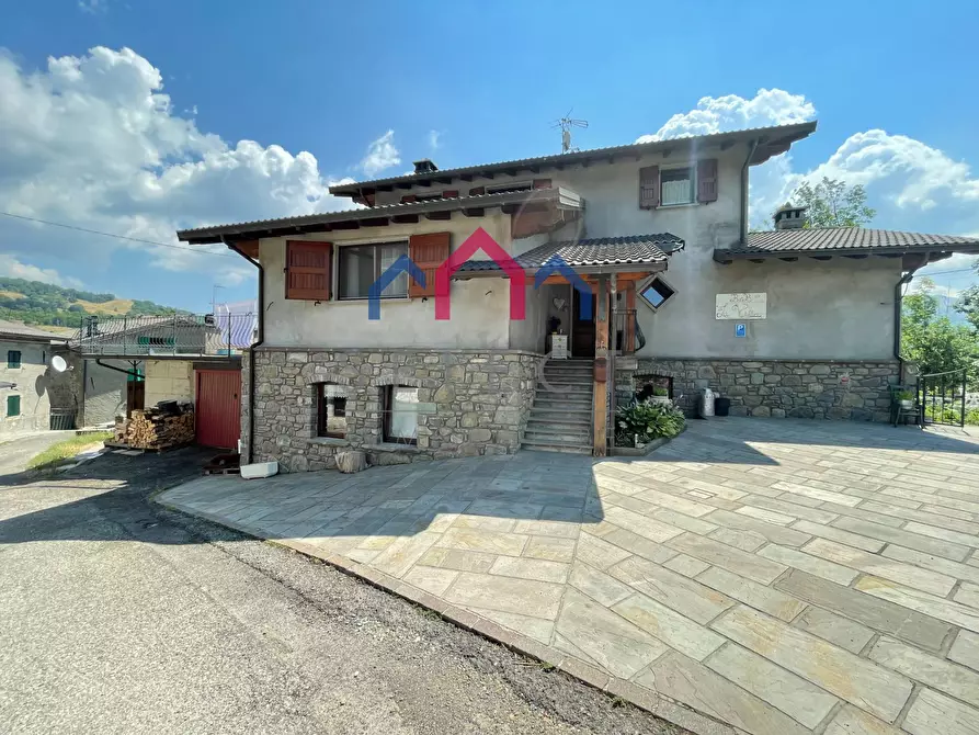 Immagine 1 di Casa indipendente in vendita  a Pievepelago