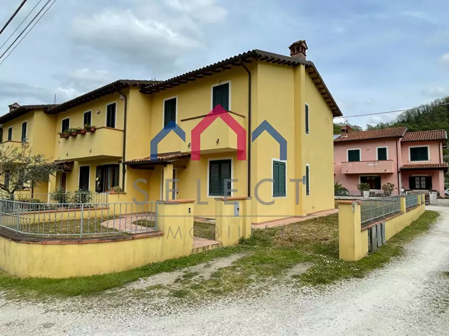 Immagine 1 di Villa in vendita  a Borgo A Mozzano