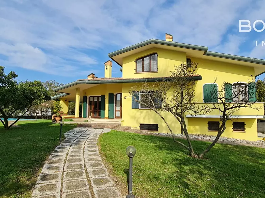 Immagine 1 di Villa in vendita  in Via roma a Borgoricco