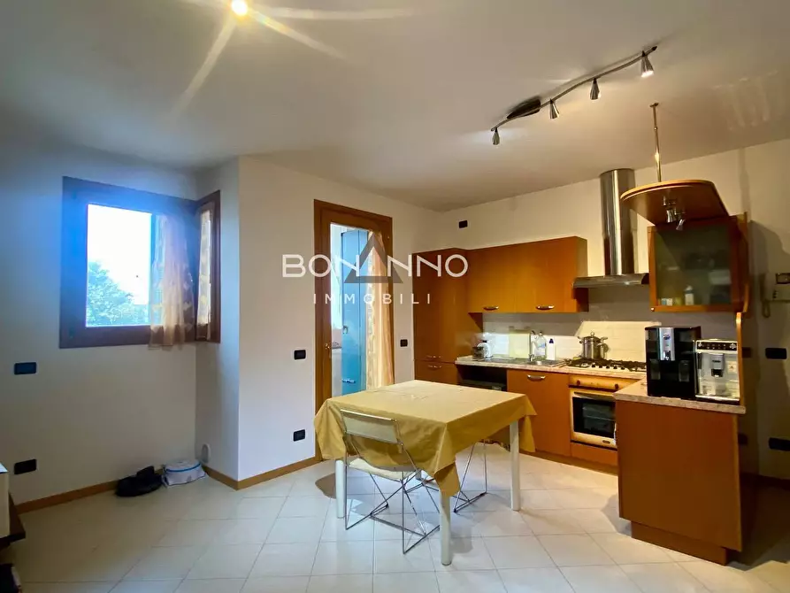 Immagine 1 di Appartamento in vendita  in via roma a Resana