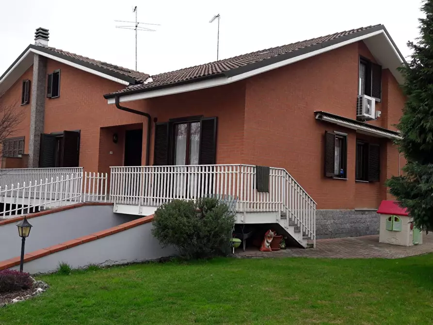 Immagine 1 di Villa in vendita  a Alessandria