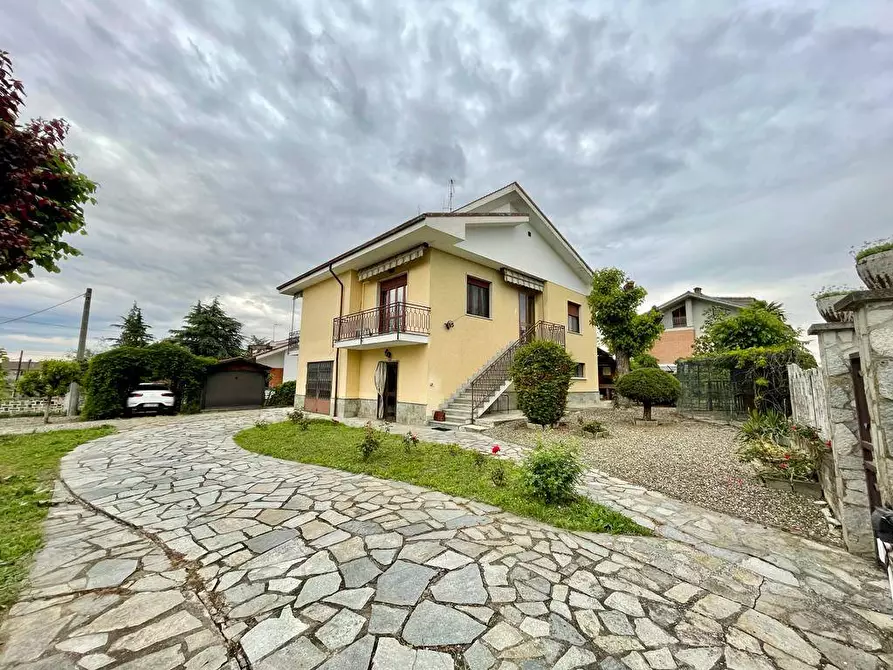 Immagine 1 di Villa in vendita  a Bergamasco