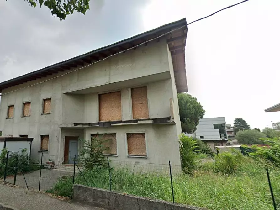 Immagine 1 di Villa in vendita  in VIA GIACOMO BRODOLINI a Saronno